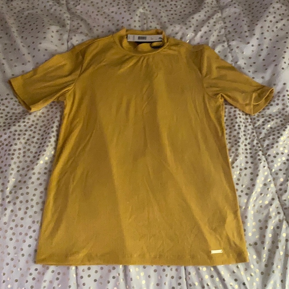 short sleeves yellow turtle neck